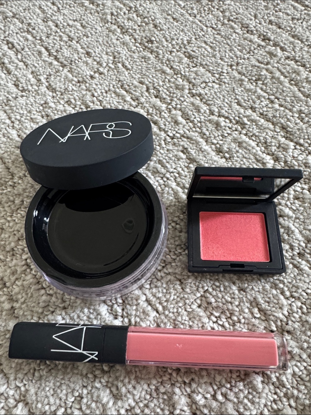 NARS Makeup Bundle - Picture 3 of 3